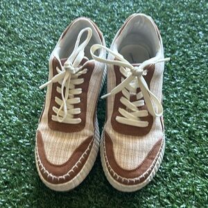 Target style sneaker size 8.5